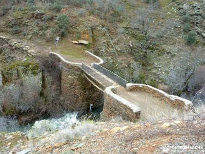 Cascadas Aljibe-Arquitectura Negra; viajes de trekking excursiones alrededores de madrid rutas desde